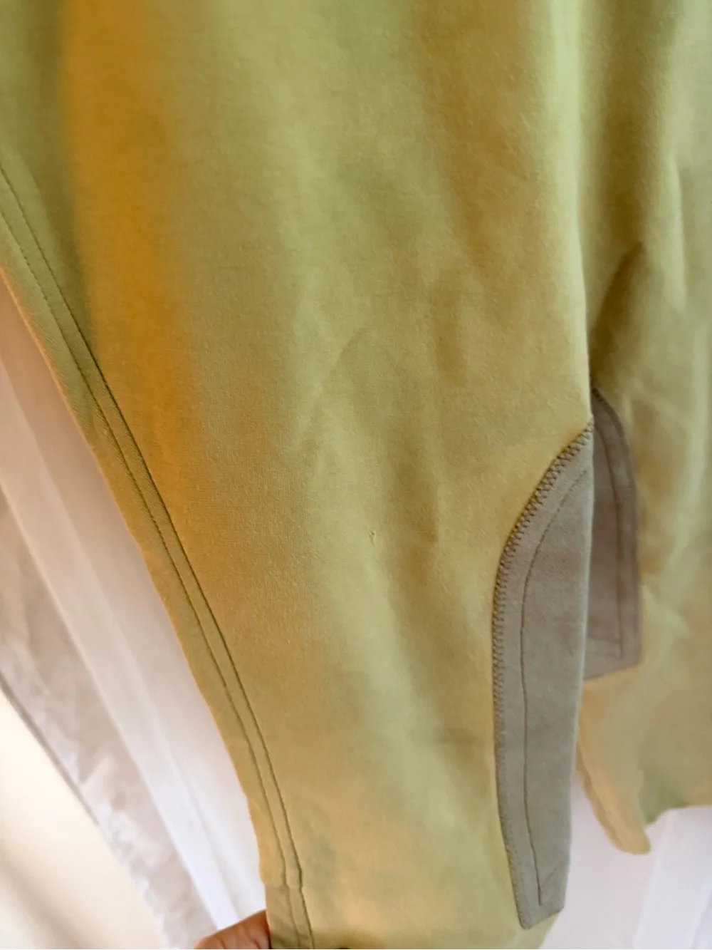 Women Ariat Riding Breeches large used stained but soft and well made barn chic